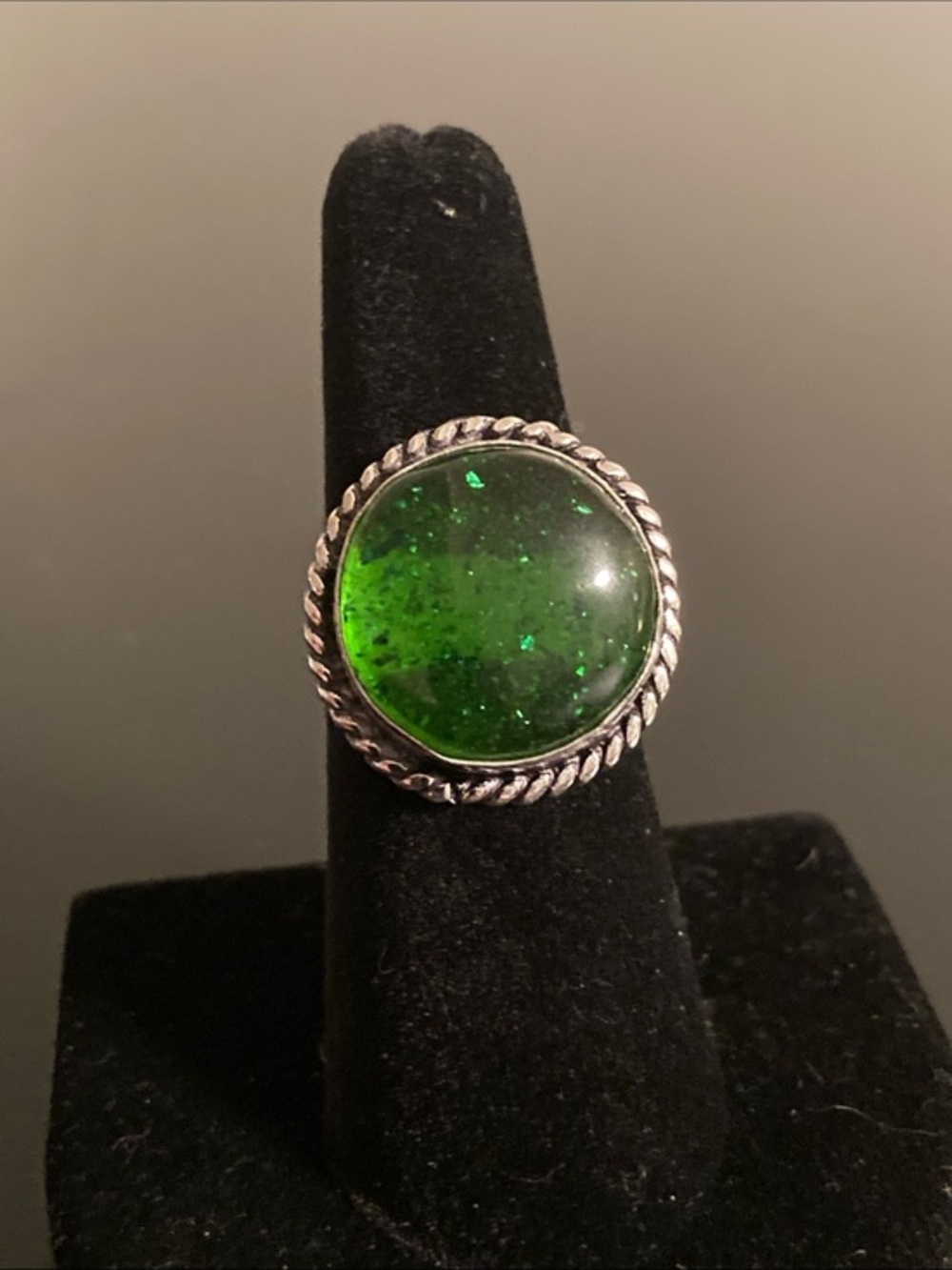 Vintage-Style Green Glass Cabochon Ring in Silver-Tone Rope Setting size 6